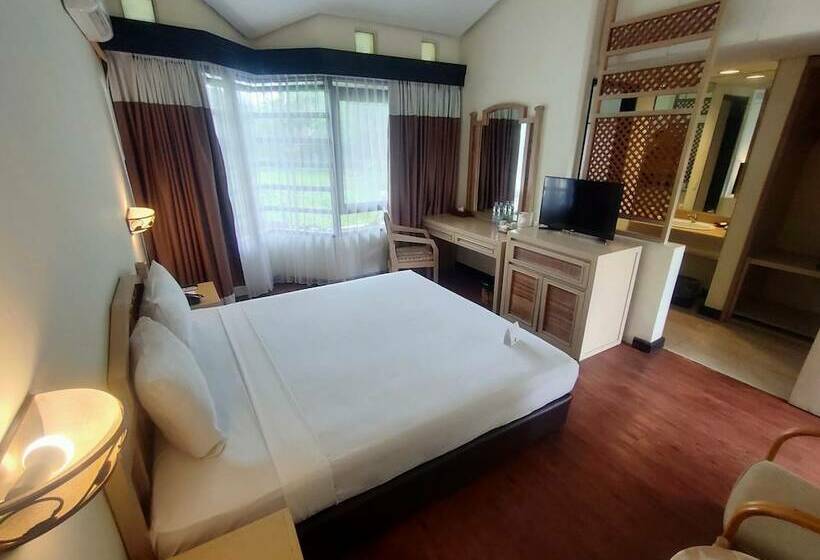 Номер Superior, él Hotel Kartika Wijaya Batu