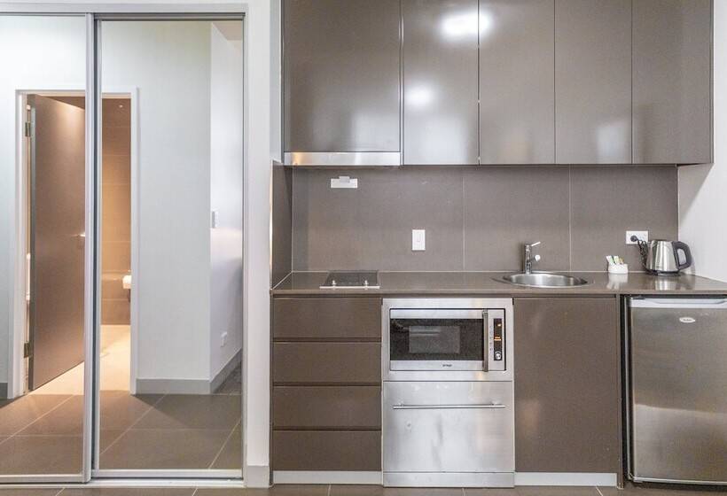 Студия Стандарт Двуспальная Кровать, Holiday Inn & Suites Sydney Bondi Junction, An Ihg