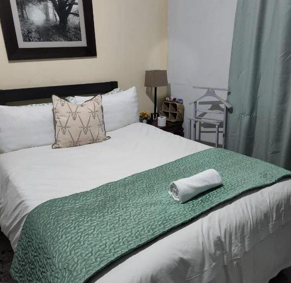 带共用浴室的标准房间, Thokazi Haven Guest House & Backpacker