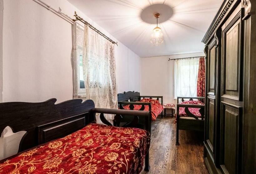 Дом 3 Спальни, Kisparaszt Vendégház