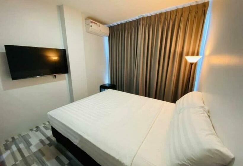 패밀리 룸, Fngtransient Room
