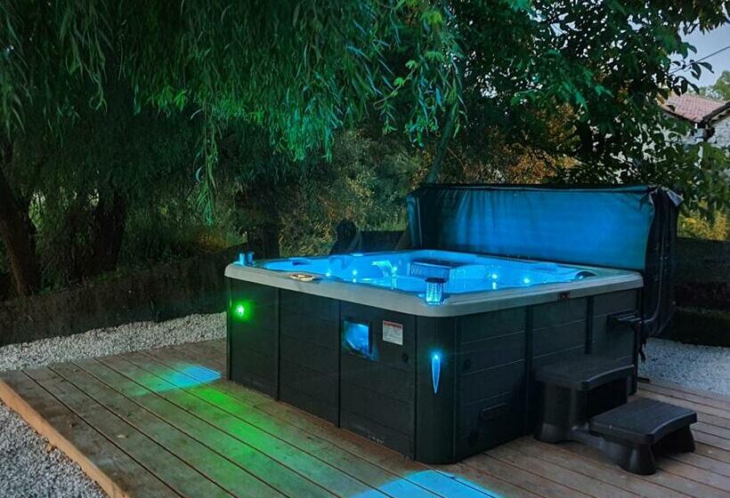 Номер Deluxe, Le Moulin De Salazar