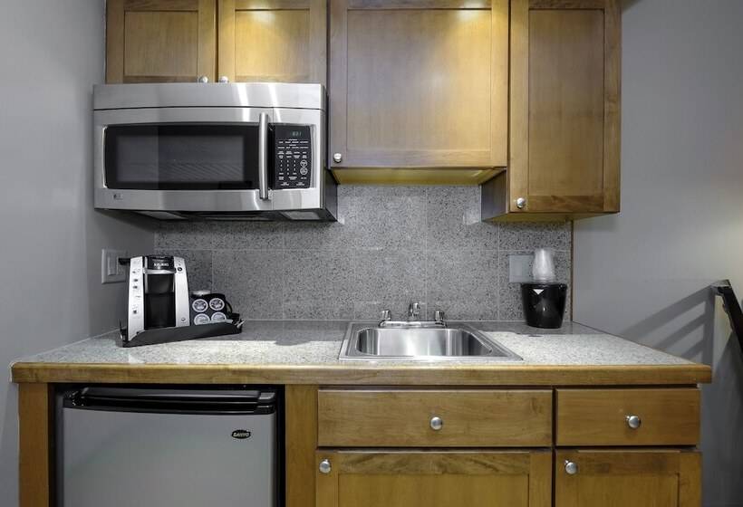 Люкс, Red Roof Inn And Suites Herkimer