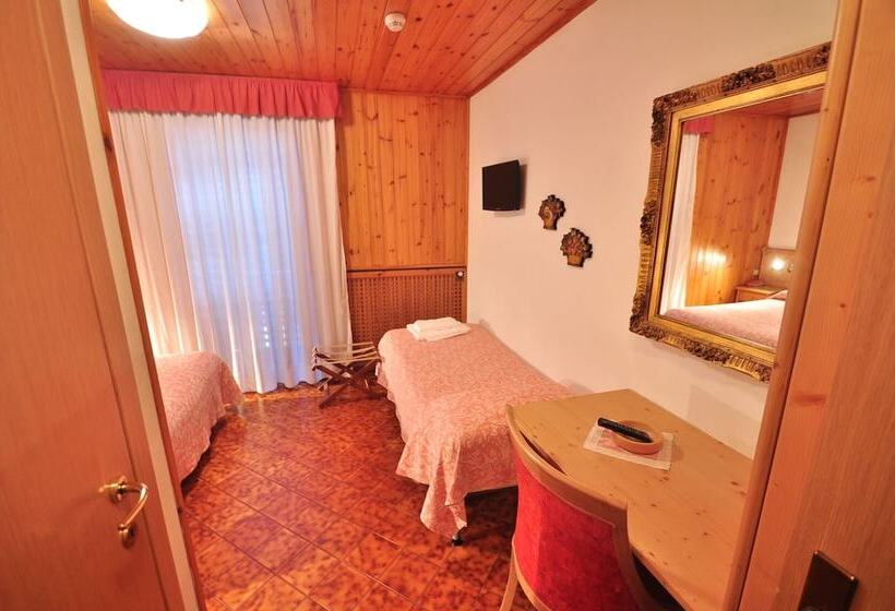 标准三人间, Rifugio Sores