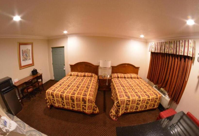 Номер Deluxe, The Palace Inn