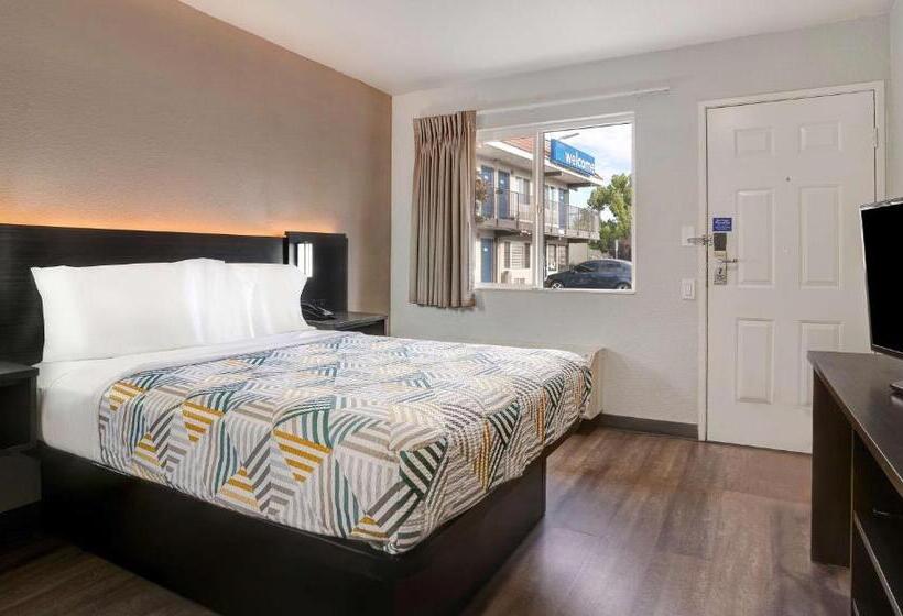 Quarto Estandar para Deficientes Físicos, Motel 6sacramento, Ca  North