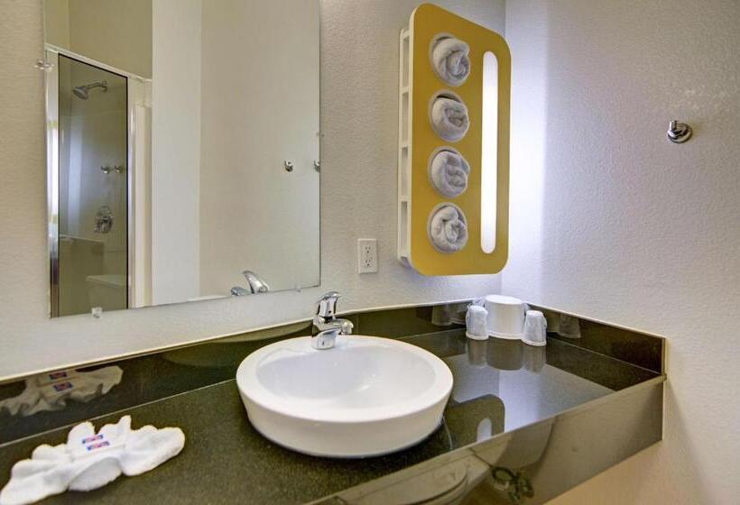 Четырехместный Номер Стандарт, Motel 6roanoke, Tx  Northlake  Speedway