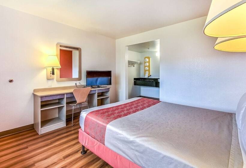 Номер Deluxe, Motel 6salinas, Ca  North Monterey Area