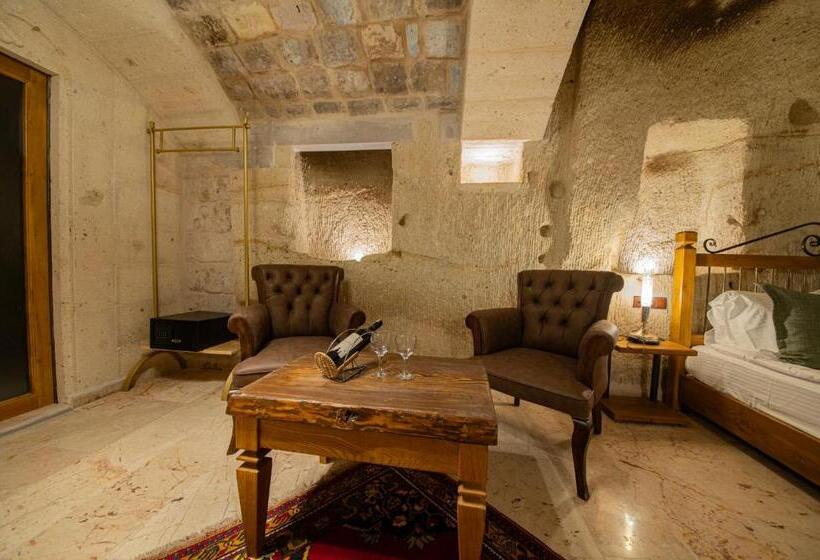 جناح مزود بجاكوزى, Ares Cave Suites