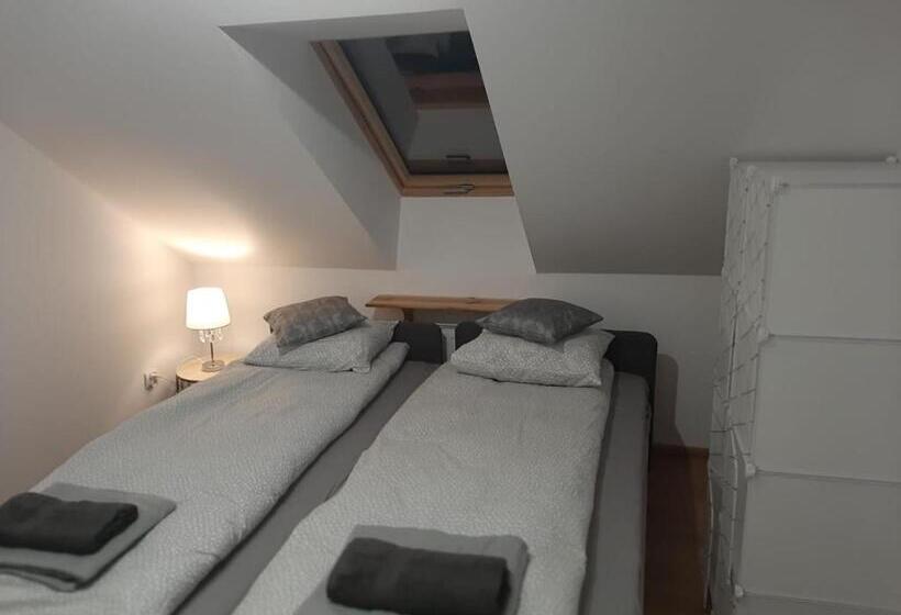 Номер Deluxe, Dom Pod Mareszką