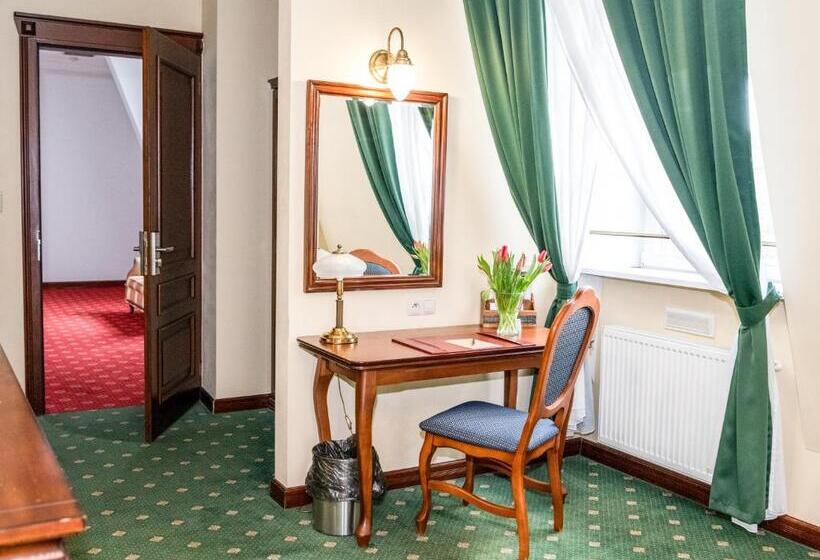 Люкс, Pałac Godętowo