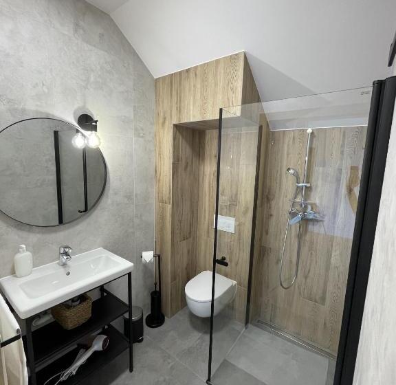 Quarto Familiar Superior, Między Wodami