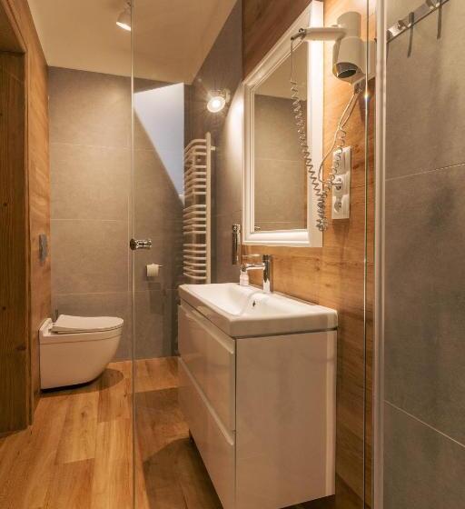 Номер Стандарт Вид на Озеро, Sztygarka Hetmańska Resort Solina