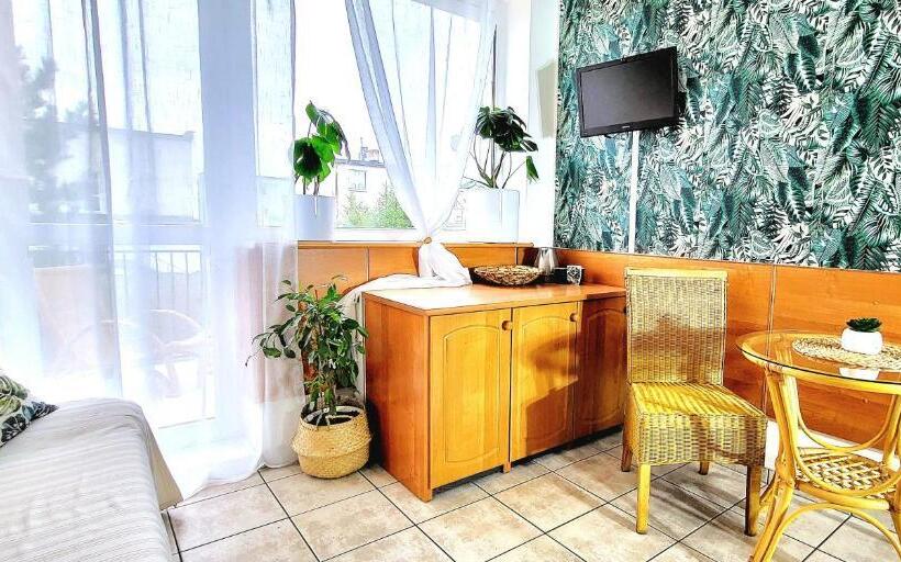 Standard Triple Room with Terrace, Pokoje Gościnne Azaliowa 34 Mielno