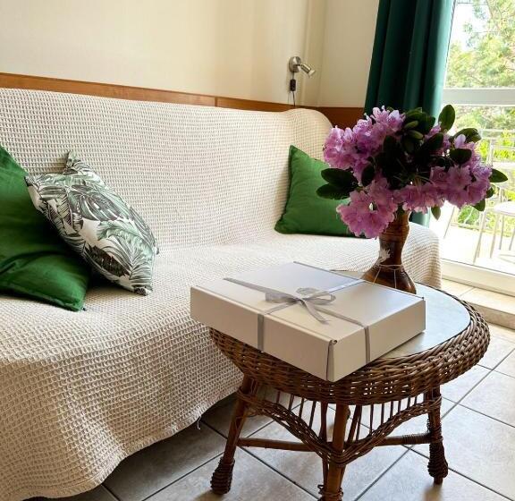 Standard Triple Room with Terrace, Pokoje Gościnne Azaliowa 34 Mielno