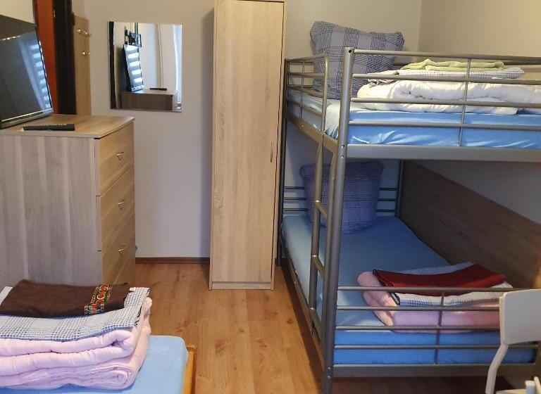 标准三人间共用浴室, Noclegi Silesia Aster