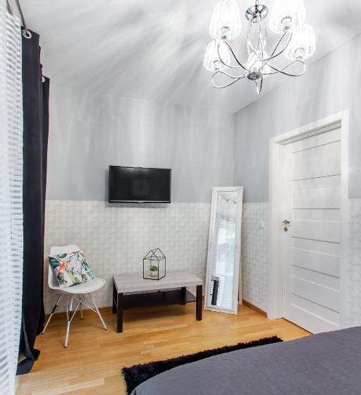 חדר סטנדרט חדר אמבטיה משותף, Clicktheflat Sienna Center Apart Rooms