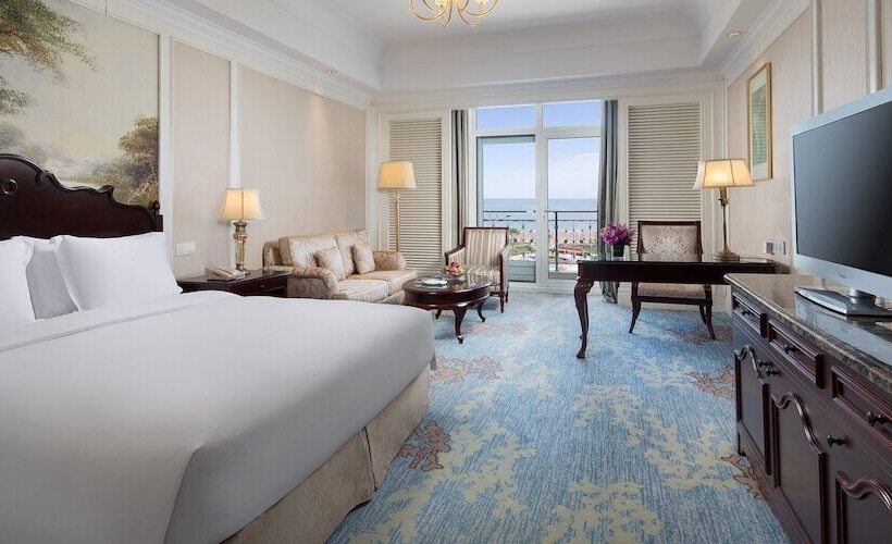 带海景的带双人床的标准间, Crowne Plaza Qingdao Ocean Spring Resort By Ihg