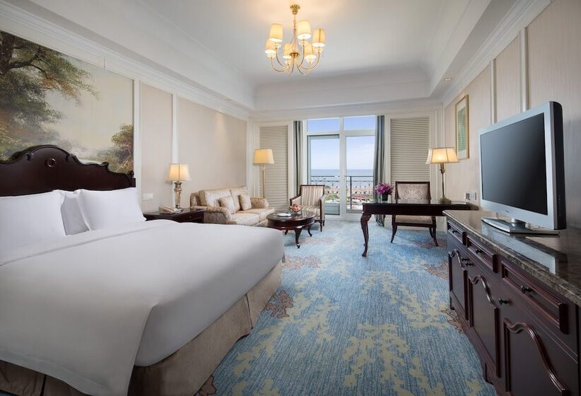 带海景的带双人床的标准间, Crowne Plaza Qingdao Ocean Spring Resort By Ihg