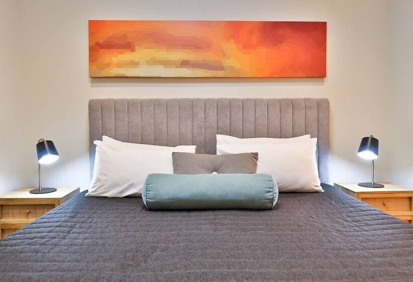 스탠다드 스튜디오, Indulge Apartments   Langtree
