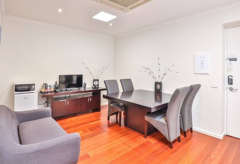 스탠다드 스튜디오, Indulge Apartments   Langtree