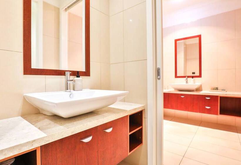 스탠다드 스튜디오, Indulge Apartments   Langtree