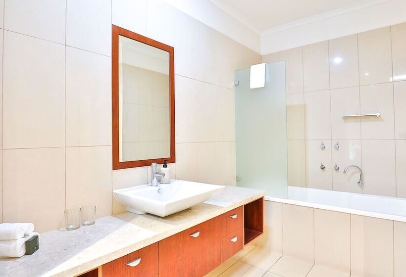 스탠다드 스튜디오, Indulge Apartments   Langtree