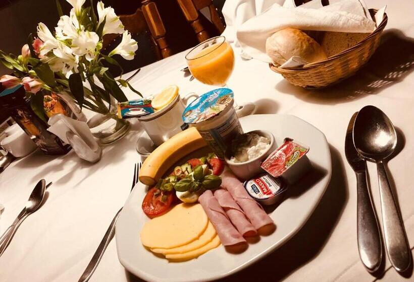 Апартаменты 1 Спальня с Балконом, Restauracja Pensjonat Buda