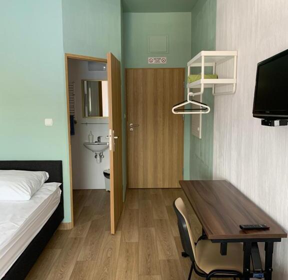 Номер Стандарт Трехместный, Premium Hostel & Bistro