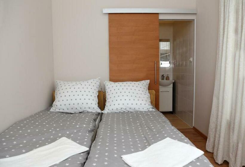 اتاق لوکس, Hostel Grono