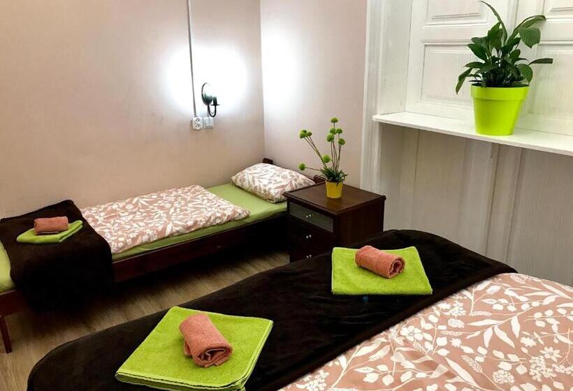 Номер Стандарт Трехместный, Hostel U Kmity