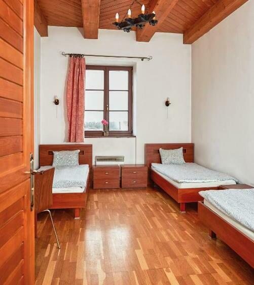 Номер Стандарт Трехместный, Quadrans Hostel And Caffee Na Dworcu Kolejowym Modlin 7 Min Jazdy Lotniskowym Autobusem Wahadłowym