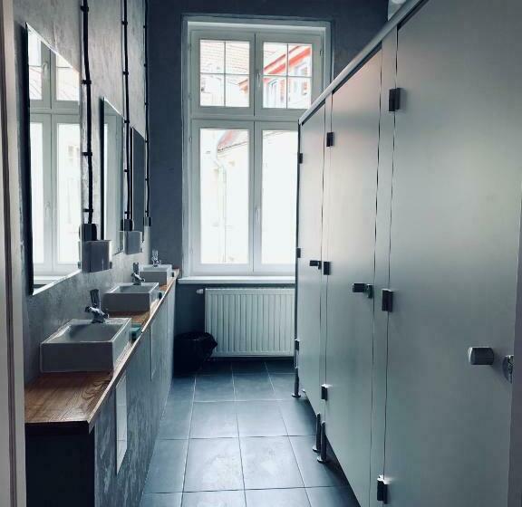 带共用浴室的标准房间, Chilli Hostel
