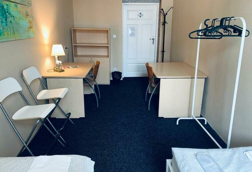 带共用浴室的标准房间, Chilli Hostel