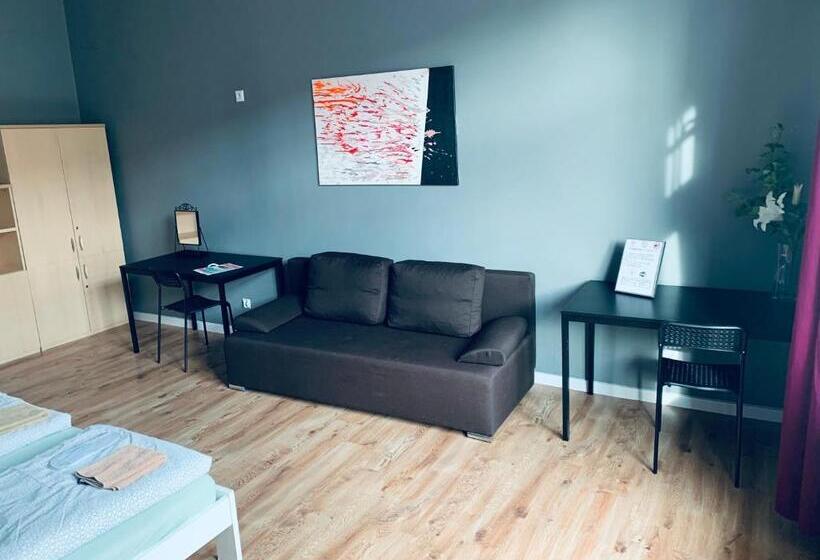 带共用浴室的标准房间, Chilli Hostel