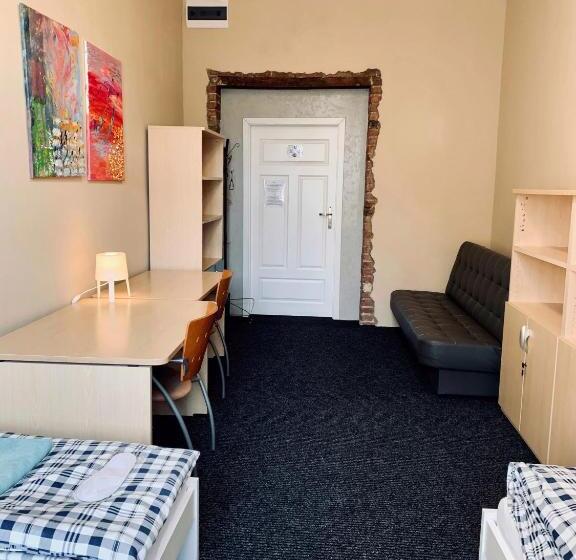 标准三人间, Chilli Hostel