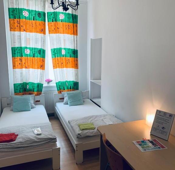 带共用浴室的标准房间, Chilli Hostel