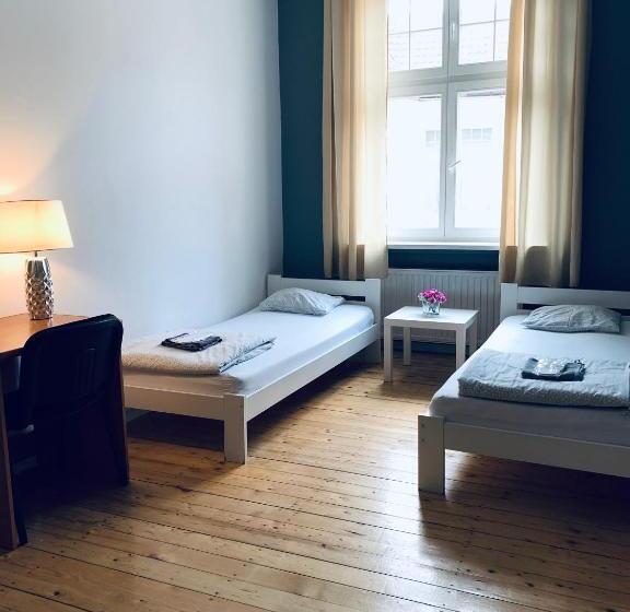 Quarto Estandar Banheiro Compartilhado, Chilli Hostel