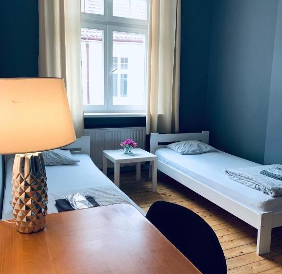 带共用浴室的标准房间, Chilli Hostel