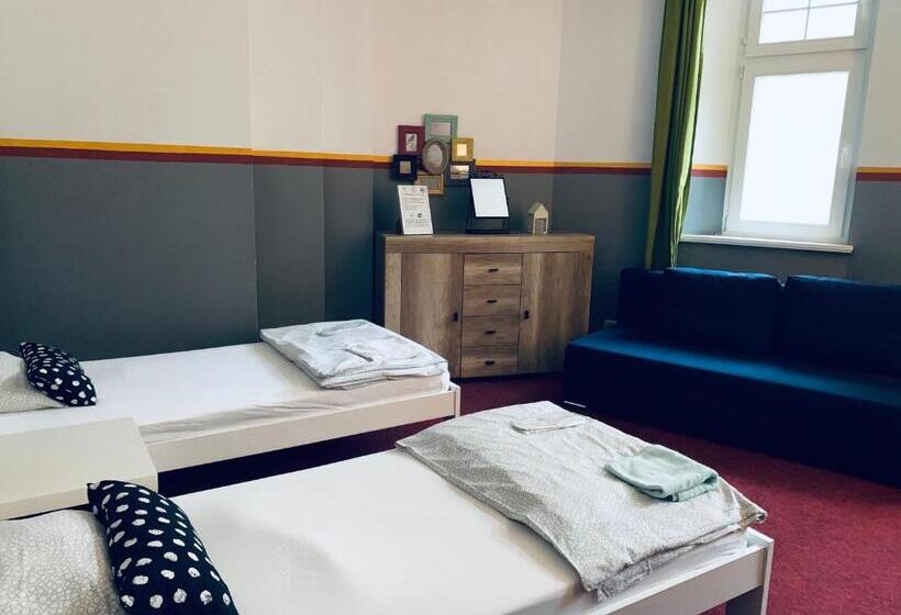 带共用浴室的标准房间, Chilli Hostel