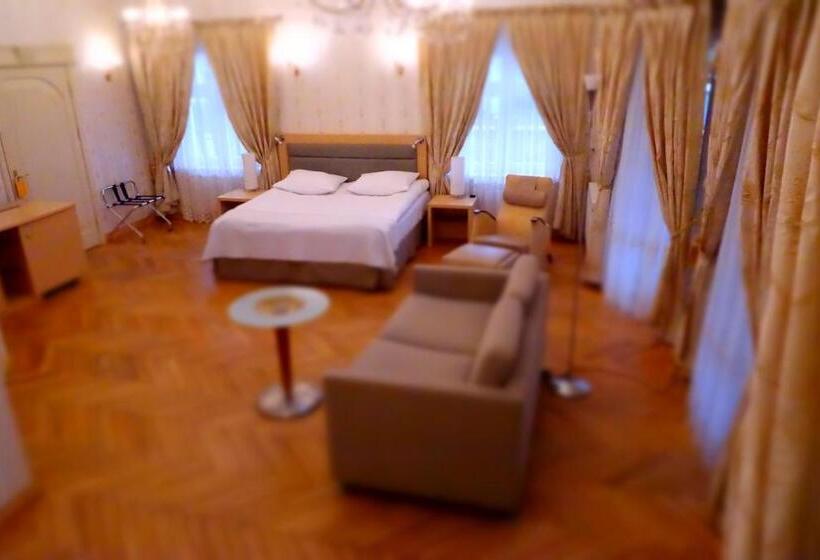 Студия Стандарт, Noclegi U Kawalca