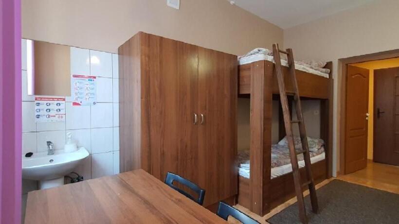 Номер Стандарт Четырехместный Совместный Санузел, Hostel Zamość   Pokoje Gościnne