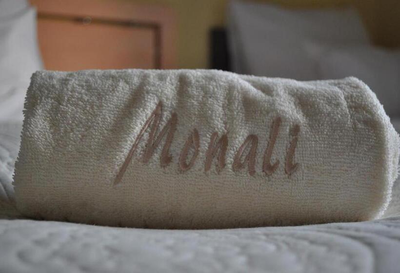 اتاق استاندارد سه نفره, Monali
