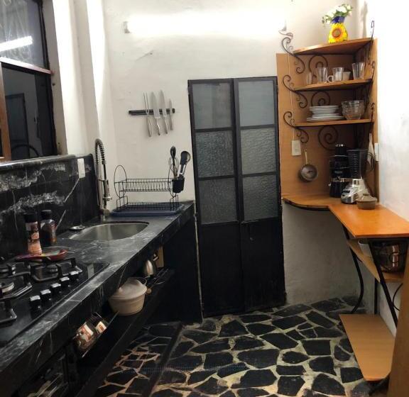 Quarto Triplo Deluxe, La Adornada