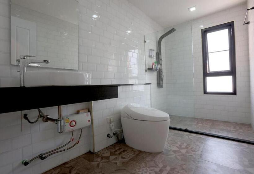 اتاق لوکس, Tartar & Nay Hostel