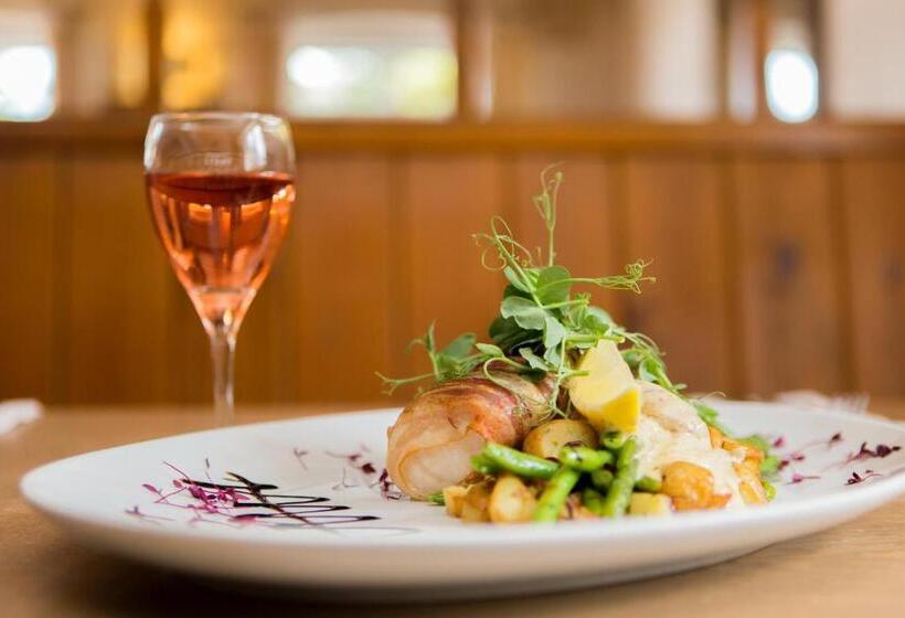 Четырехместный Номер Superior, The Victoria Inn