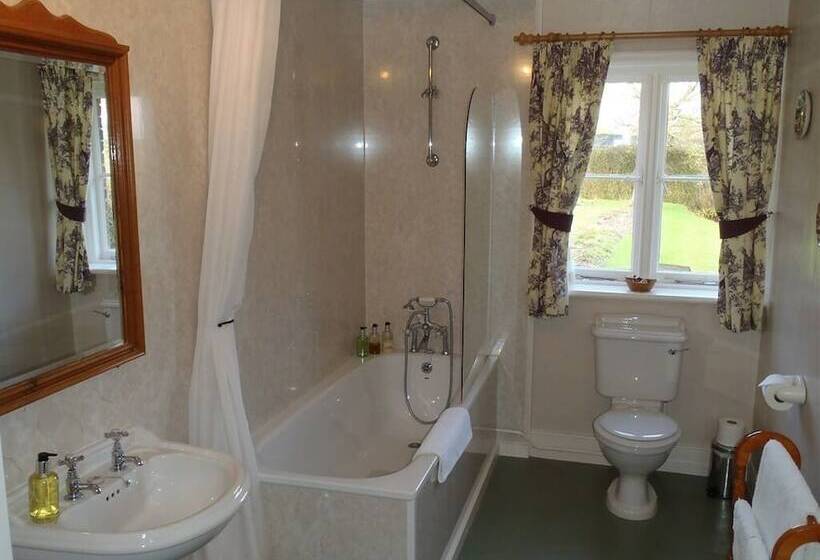 اتاق لوکس با تخت بزرگ, Manor Farm B&b