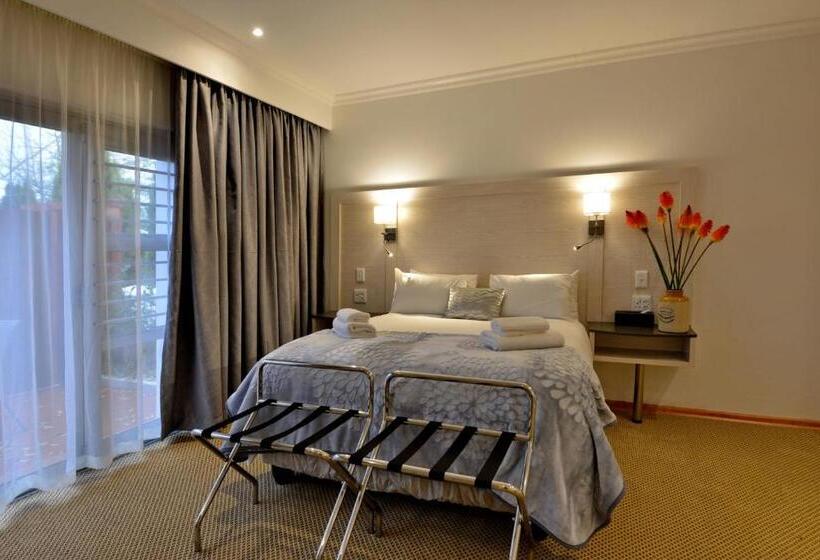 Семейный Номер, Val Du Charron Wine & Leisure Estate