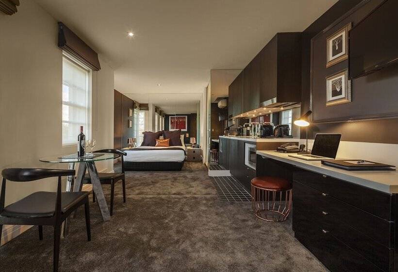 استودیوی استاندارد, Quest East Melbourne
