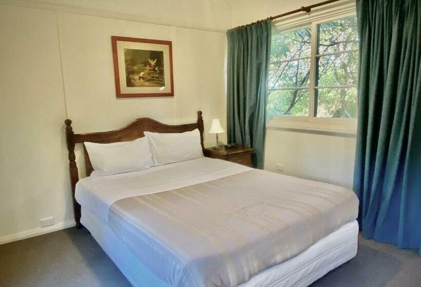 Семейное Бунгало, Leura House